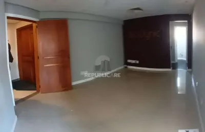 Escritório à venda em moinhos de vento com 40 m² de área útil disponível.