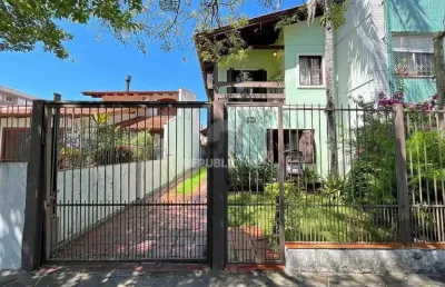 Casa com 3 dormitórios, sendo 1 suíte, vaga para 4 carros, no bairro santana