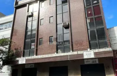 Escritório à venda no bairro independência com área útil de 43 m² disponível.