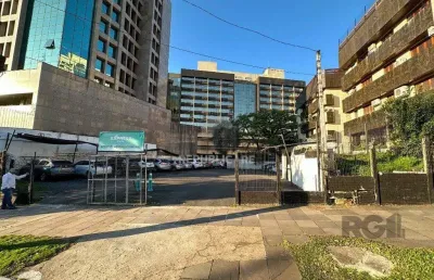 Terreno à venda no bairro auxiliadora com área disponível para construção.
