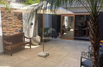 Casa residencial à venda no bairro partenon com 220 m² e 4 dormitórios/quartos.