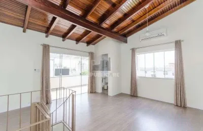 Cobertura semi mobiliada com 2 dormitórios, terraço com churrasqueira e 1 vaga d