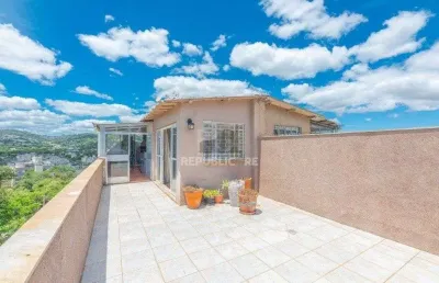 Cobertura à venda com 2 dormitórios em teresópolis, área útil de 147 m²