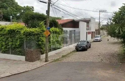 Excelente casa térrea mais um loft construído em edícula anexa, com pátio.