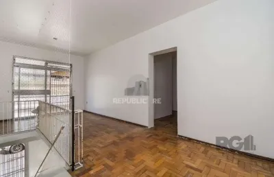 Excelente casa de 132m² com 4 dormitórios no centro histórico.