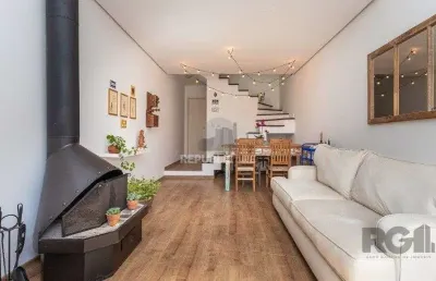 Casa em condomínio de 109m² - 3 dormitórios, 1 suíte e 1 vaga no bairro teresópo