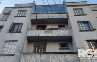 Apartamento á venda com 3 dormitórios, sacada, de frente a rua 24 de outubro aux