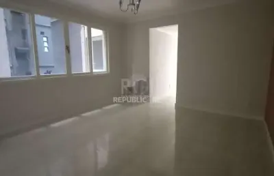 Apartamento à venda no centro histórico com 95m² e 3 dormitórios/quartos disponíveis.