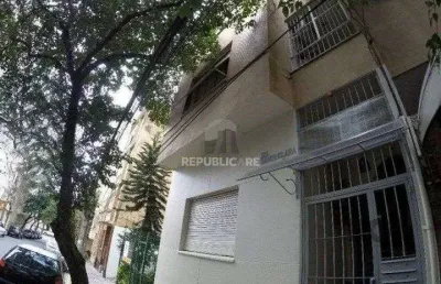 Apartamento à venda no centro histórico com 55m² e 2 dormitórios/quartos disponíveis.