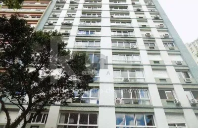 Apartamento à venda no centro histórico com 3 dormitórios/quartos e 147 m² de área útil.