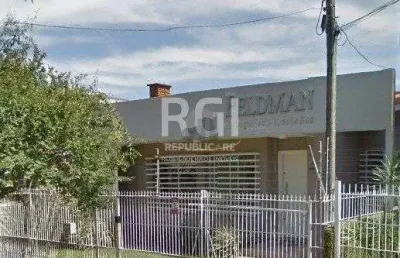 Casa residencial à venda no menino deus, com 227 m² e 4 dormitórios/quartos disponíveis.