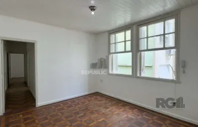 Apartamento 2 dormitórios amplo no centro histórico