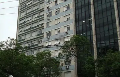 Apartamento à venda no centro histórico com 104 m² e 3 dormitórios/quartos disponíveis.