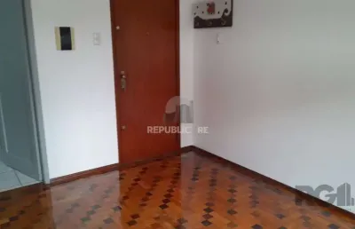 Apartamento à venda no centro histórico com 2 dormitórios e 49 m² de área útil