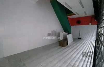 Loja  alugada  no centro histórico de porto alegre.
