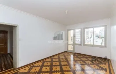 Excelente apartamento de 126m² com 3 dormitórios e sacada.