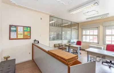 Casa  4 dormitórios, sendo 1 suíte no bairro menino deus em porto alegre