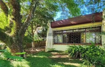 Casa à venda no bairro menino deus em porto alegre. com 160m² de área privativa