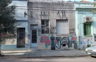 Casa residencial à venda no centro histórico com 70 m² e 2 dormitórios/quartos.