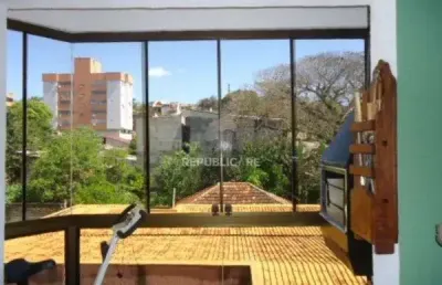 Apartamento à venda no partenon com 2 dormitórios e 66 m² de área útil disponível.
