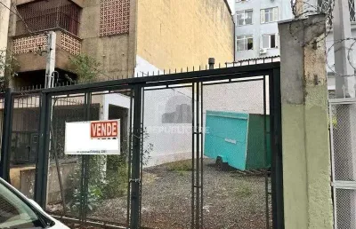Terreno à venda no centro histórico com área disponível e sem dormitórios/quartos.