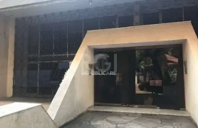Casa residencial à venda no bairro auxiliadora com 388 m² e 4 dormitórios.