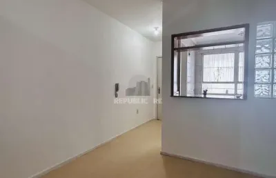 Apartamento à venda no centro histórico com 43m² e 2 dormitórios/quartos disponíveis.