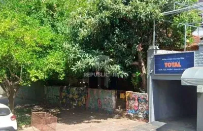 Terreno à venda no bairro auxiliadora com área disponível para projetos diversos.