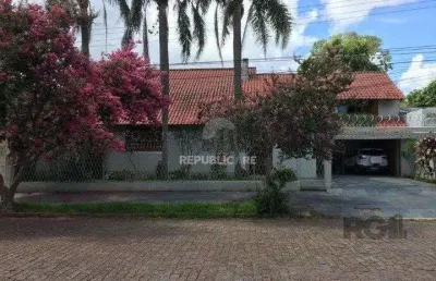Casa residencial à venda em teresópolis com 286 m² e 4 dormitórios/quartos.