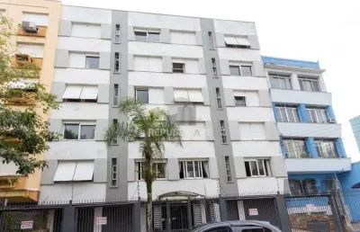 Apartamento à venda no centro histórico com 57 m² e 2 dormitórios/quartos disponíveis.