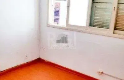 Apartamento à venda no centro histórico com 32 m² e 1 dormitório/quarto disponível.