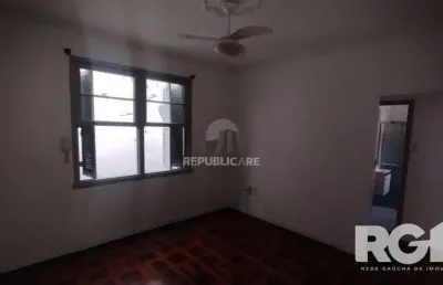 Apartamento à venda no centro histórico com 64 m² e 2 dormitórios/quartos disponíveis.