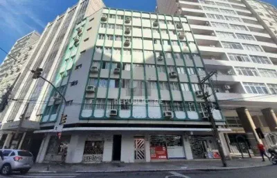 Apartamento à venda no centro histórico com 41m² e 1 dormitório/quarto disponível.