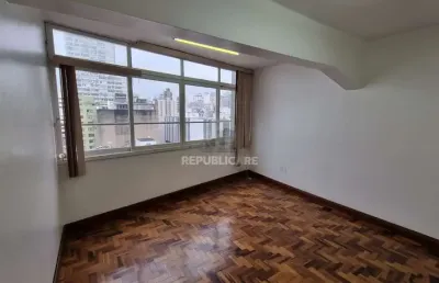 Escritório à venda no centro histórico com amplo espaço e ótima localização disponível.
