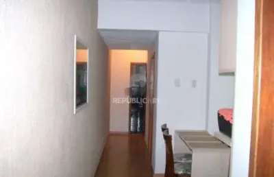 Apartamento à venda no centro histórico com 64 m² e 2 dormitórios/quartos disponíveis.