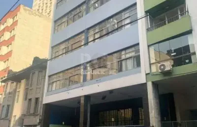 Edifício comercial à venda no centro com área total de 3300 m² disponível para negócio
