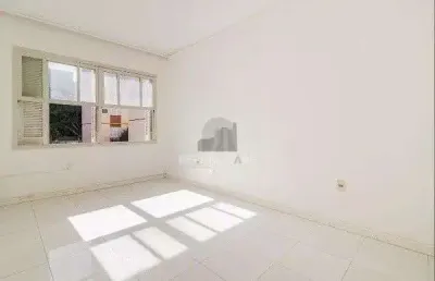Vende-se apartamento semi-mobiliado de 2 quartos - menino deus