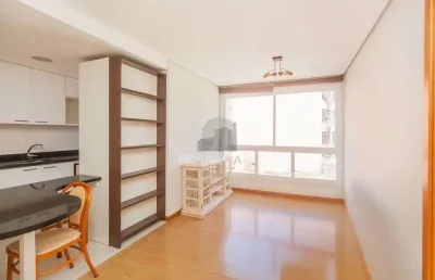 Apartamento com 1 dormitório e 1 vaga de garagem no bairro petrópolis