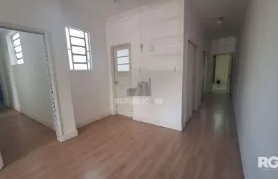 Apartamento à venda no bairro petrópolis com 72 m² e 2 dormitórios/quartos disponíveis