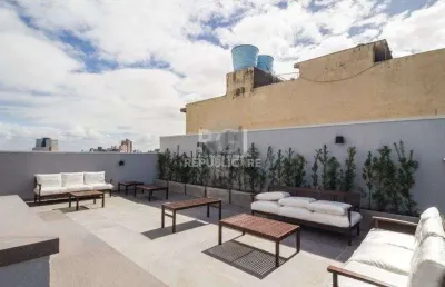 Apartamento à venda no centro histórico com 43 m² e 2 dormitórios/quartos disponíveis.
