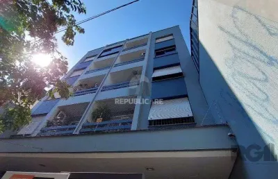 Apartamento à venda no centro histórico com 57 m² e 2 dormitórios/quartos disponíveis.