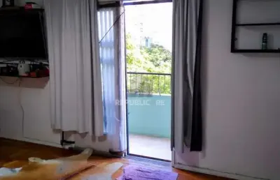 Apartamento à venda na cidade baixa com 80m² e 2 dormitórios/quartos disponíveis.