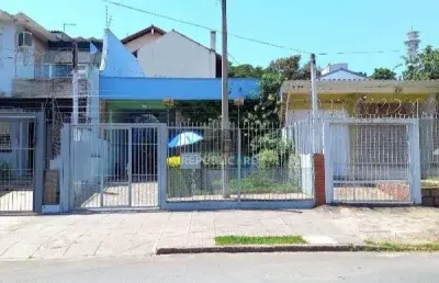 Casa residencial aconchegante com ampla área da lazer com churrasqueira.
