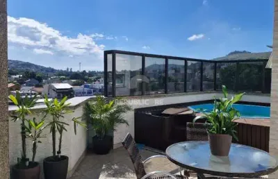 Cobertura à venda no cristal com 2 dormitórios e 136 m² de área útil.