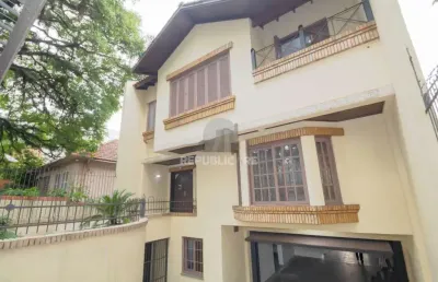 Ampla casa alto padrão para locação – 4 suítes, salão de festas e piscina.