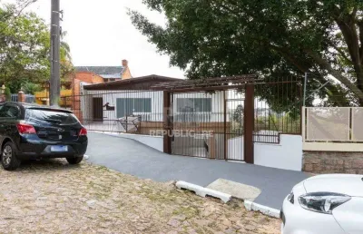 Casa para venda - 454.7m², 5 dormitórios, sendo 1 suites, 8 vagas - teresópolis