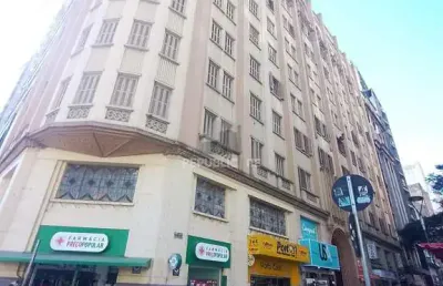 Escritório à venda no centro histórico com 19 m² de área útil disponível.