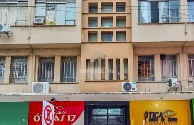 Edifício à venda no centro histórico com área útil de 69 m² disponível para compra