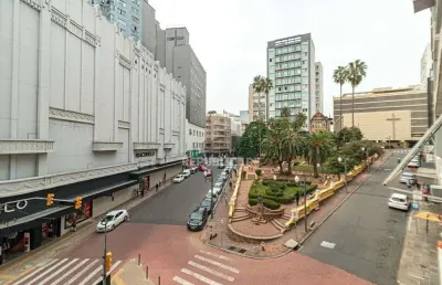Apartamento à venda no centro histórico com 50m² e 2 dormitórios/quartos disponíveis.