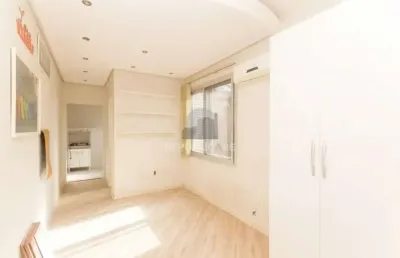 Apartamento à venda na cidade baixa com 25 m² e 1 dormitório/quarto disponível.
